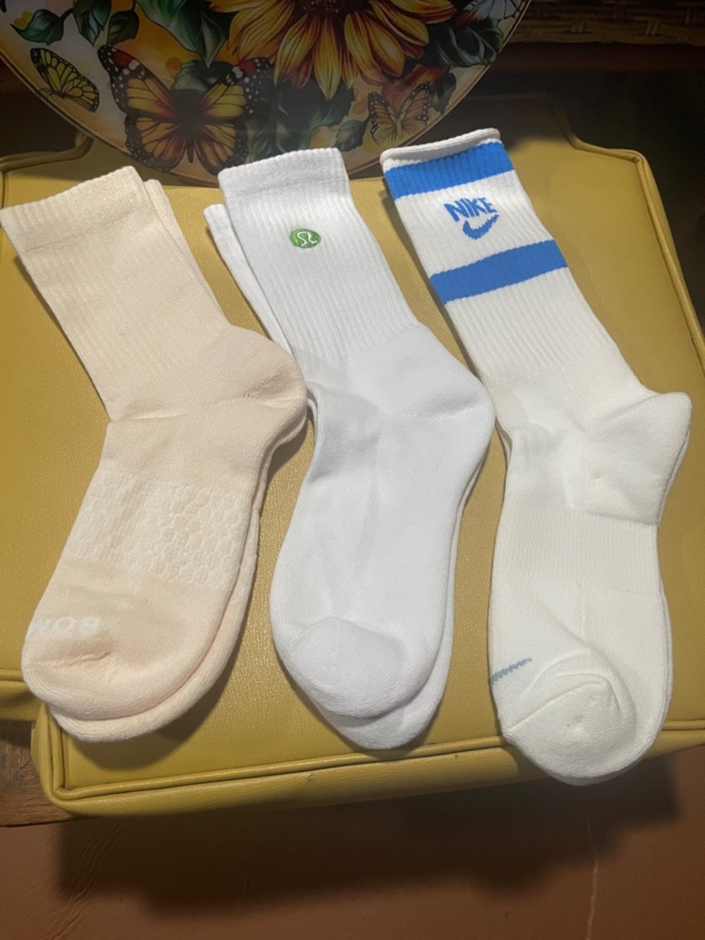 Nike White Crew Sock/Lulu / Bombas Sock